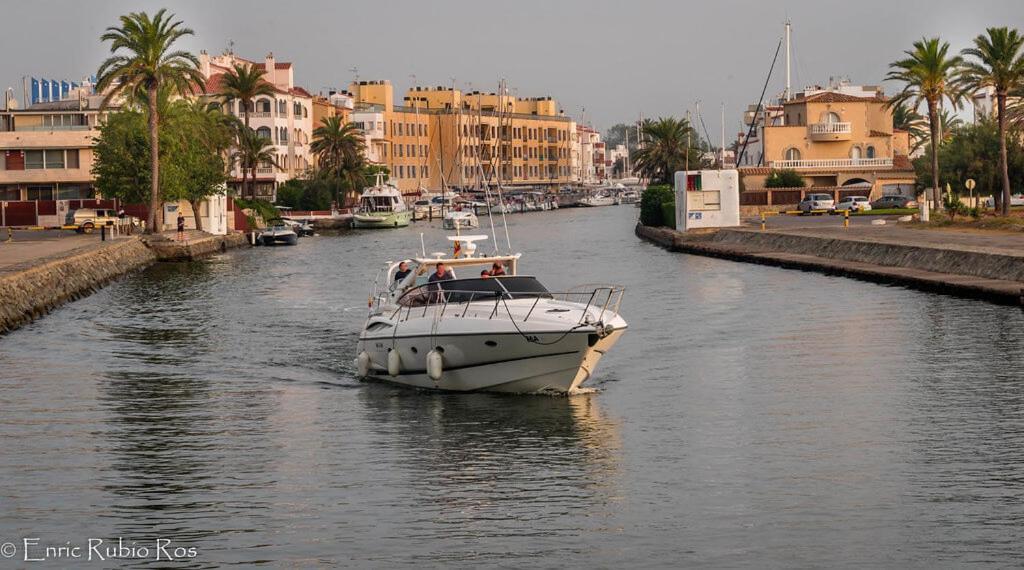 Apartamento Vacacional Empuriabrava Eksteriør bilde
